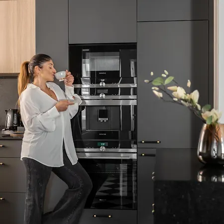 Glam & Chic - Centre By Lion Апартаменты