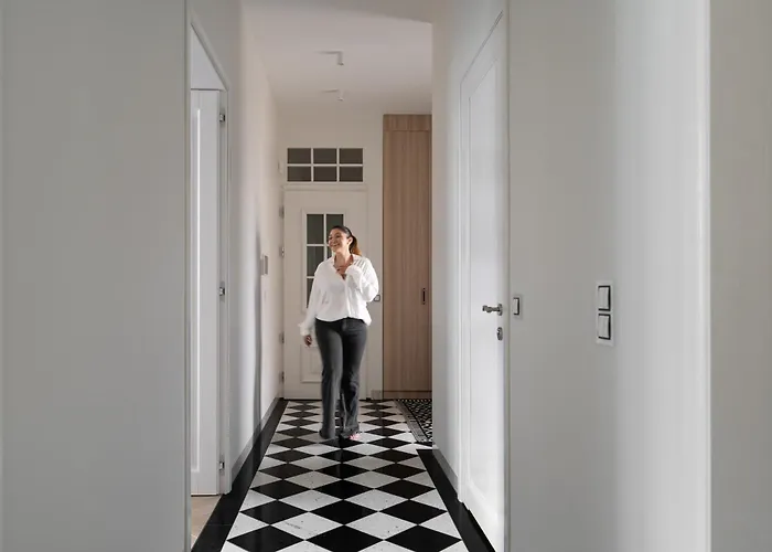 Glam & Chic - Centre By Lion شقة