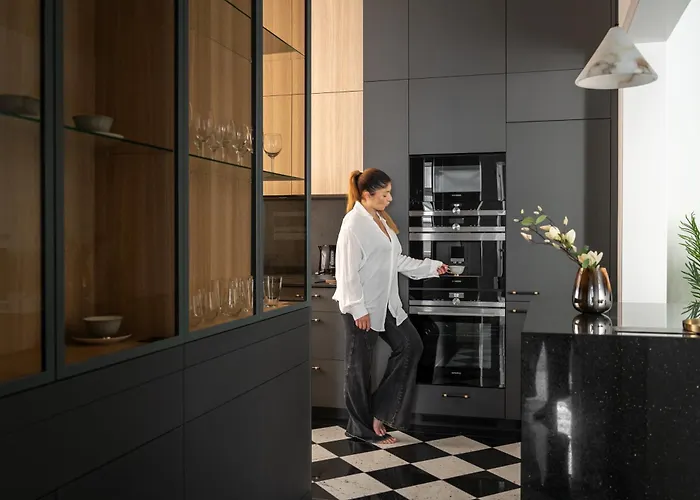 Glam & Chic - Centre By Lion * سوبوت