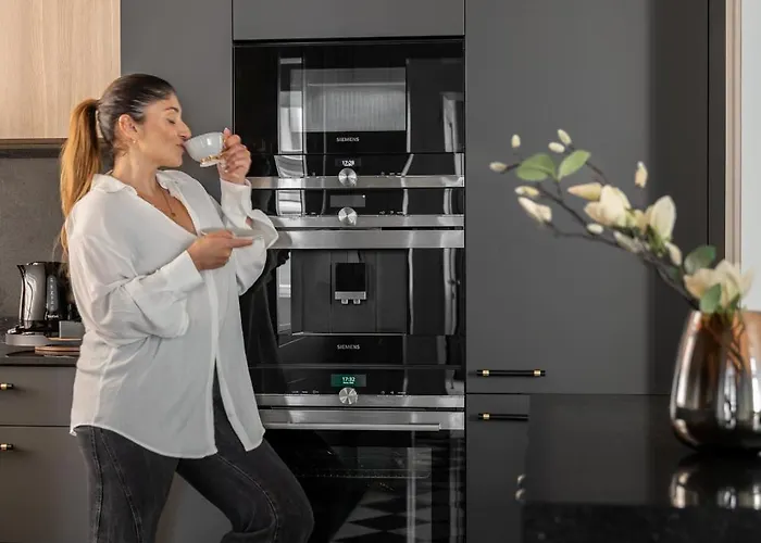 Glam & Chic - Centre By Lion شقة